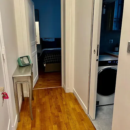 Charming 2 Bedroom With Ac & Huge Terrace