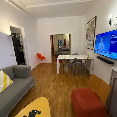 Charming 2 Bedroom With Ac & Huge Terrace