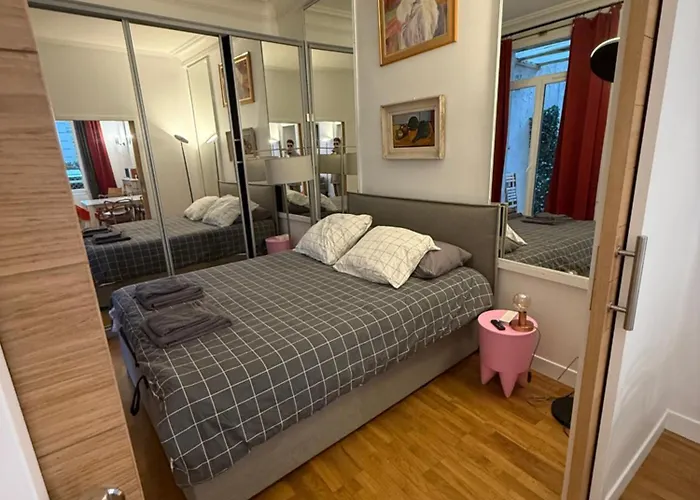 Apartament Charming 2 Bedroom With Huge Private Terrace Paryż