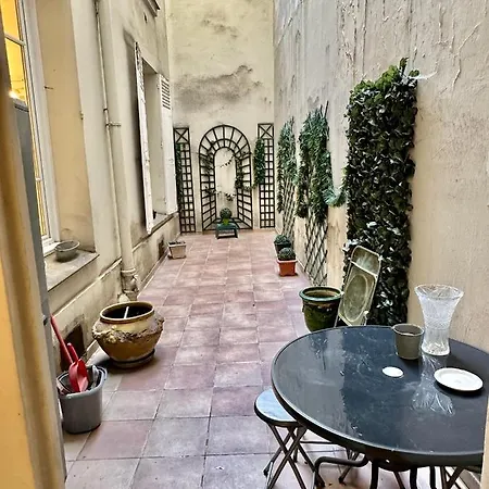 Charming 2 Bedroom With Ac & Huge Terrace Appartement *