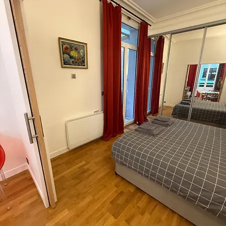 Appartement Charming 2 Bedroom With Ac & Huge Terrace *