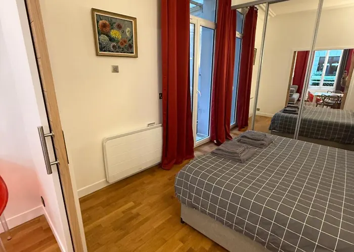 شقة Charming 2 Bedroom With Huge Private Terrace *